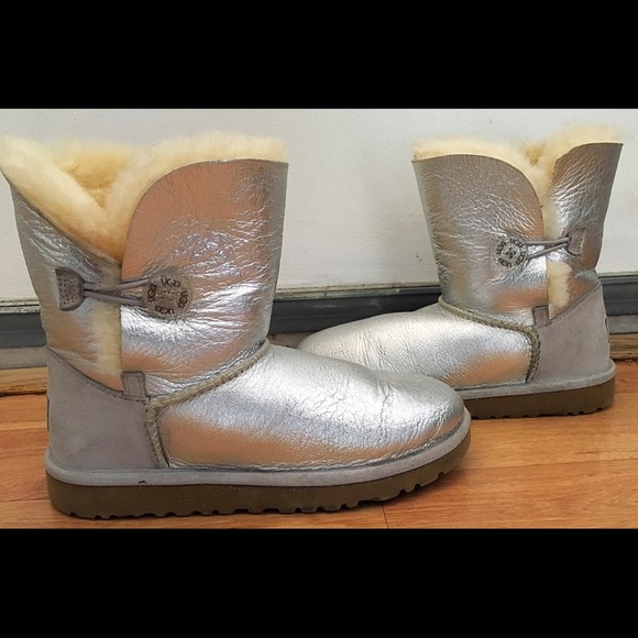 UGG BOOTS - Picture 3 of 8